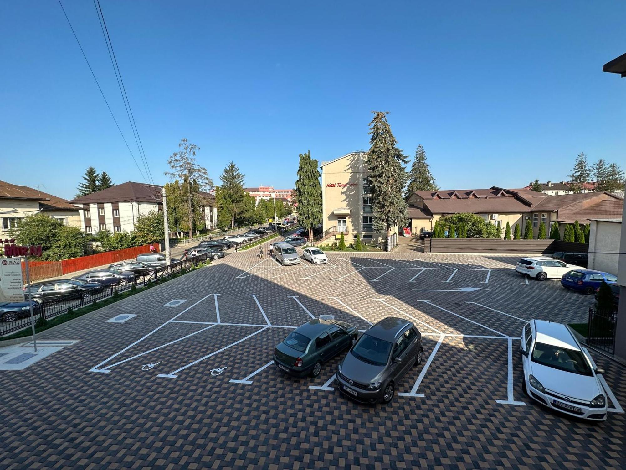 Hotel Turist Fălticeni Buitenkant foto