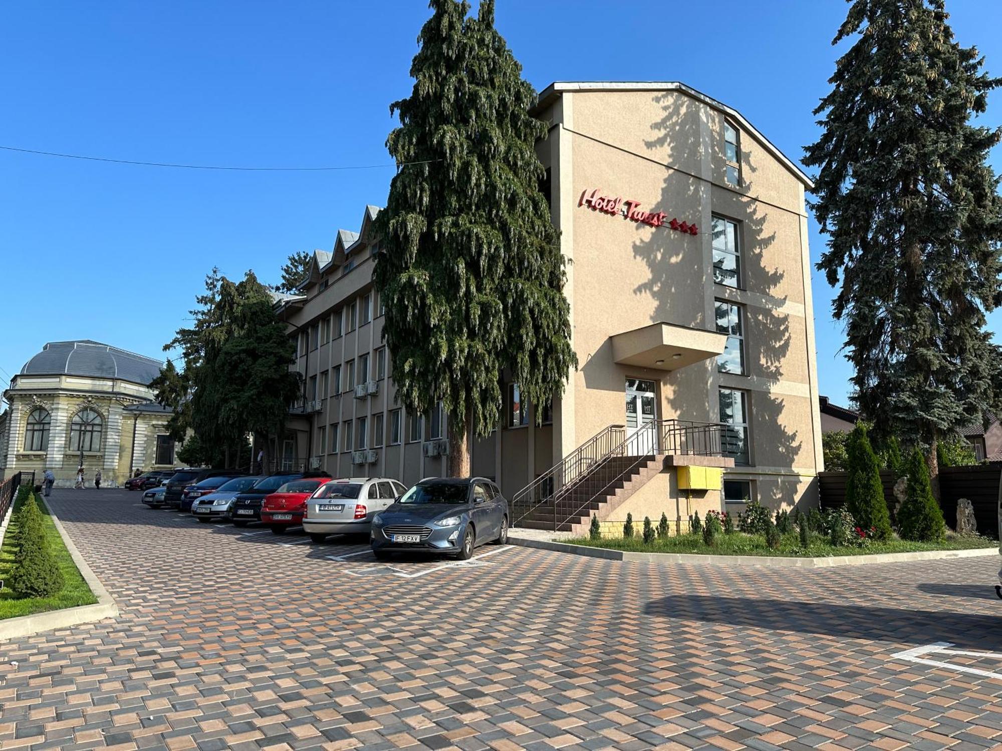 Hotel Turist Fălticeni Buitenkant foto