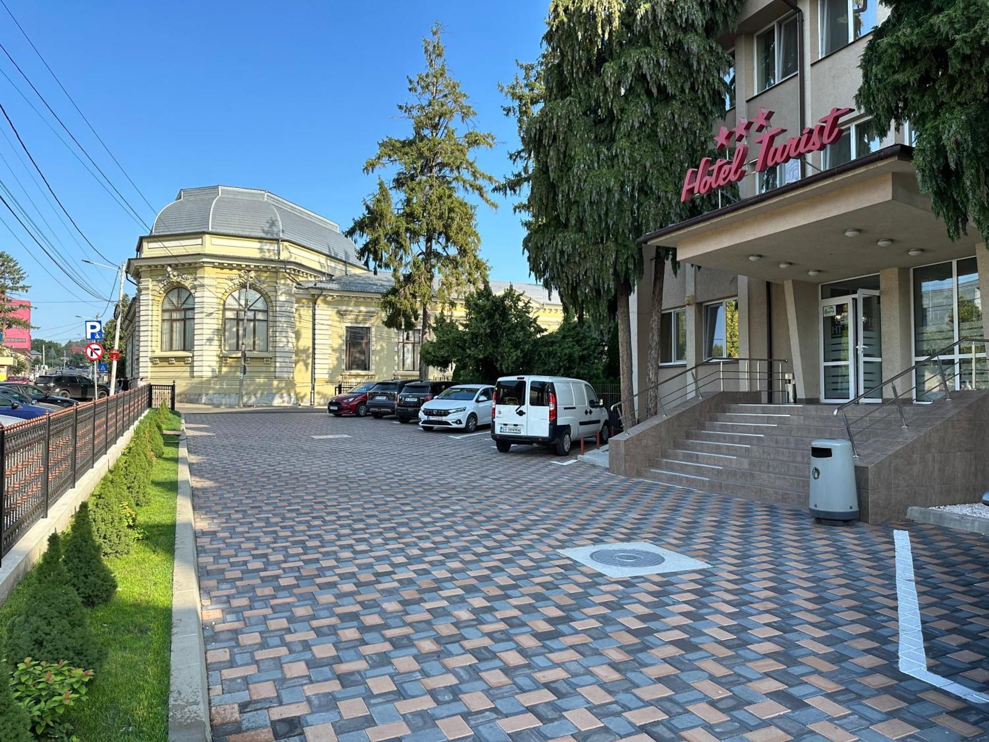 Hotel Turist Fălticeni Buitenkant foto